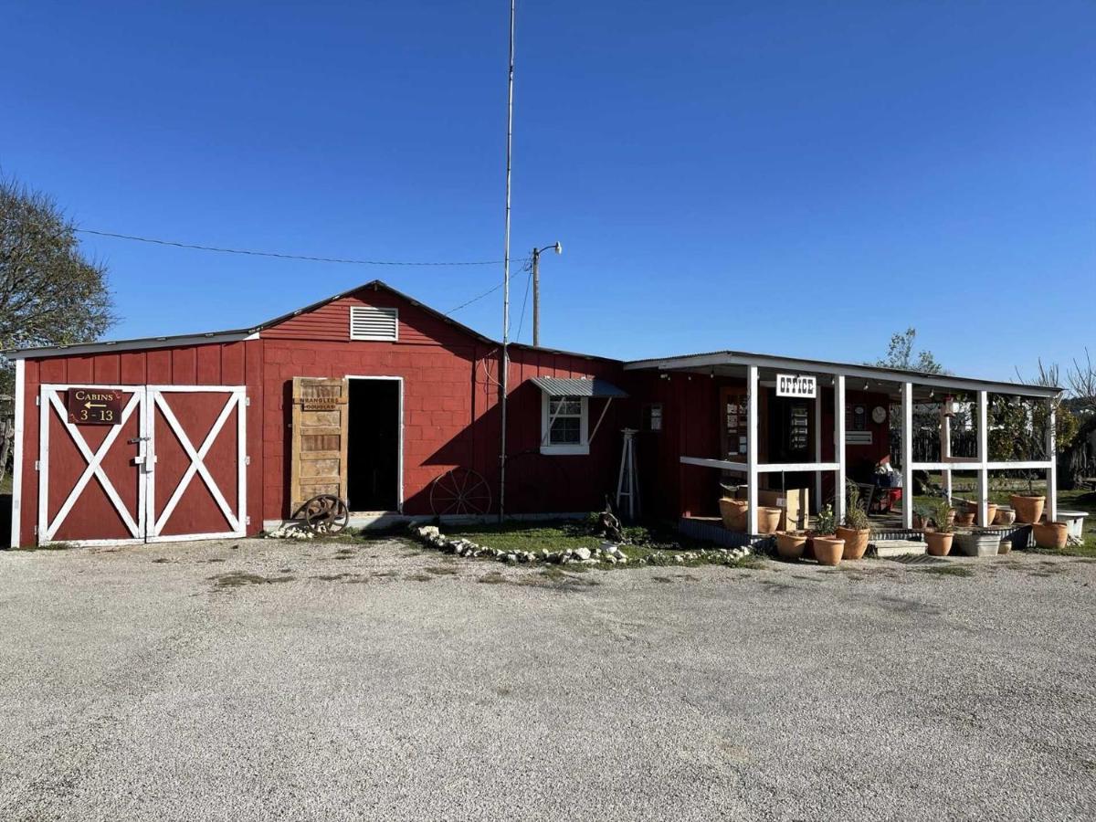West 1077 Guest Ranch - Retreat Tarpley Exterior foto