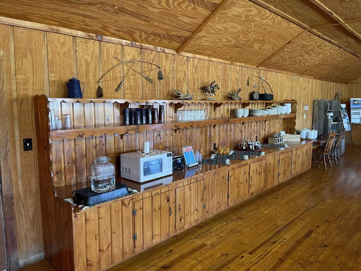 West 1077 Guest Ranch - Retreat Tarpley Exterior foto