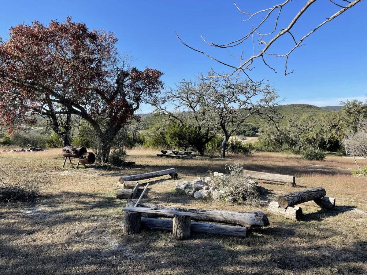 West 1077 Guest Ranch - Retreat Tarpley Exterior foto
